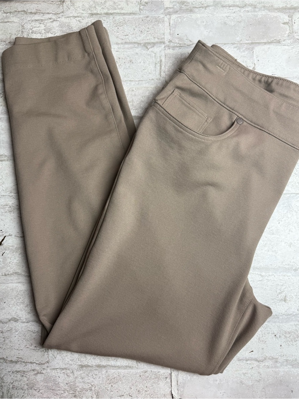 Chico’s Knit Pull On Ankle Pants Tan Beige Taupe EUC Size 1 = 8 😍
